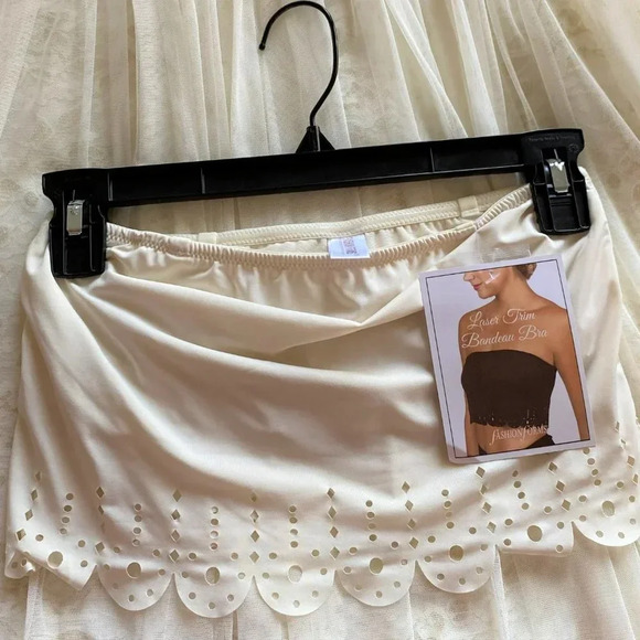 Fashion Forms Laser Cut Bandeau white Bra Size Small - Picture 5 of 9